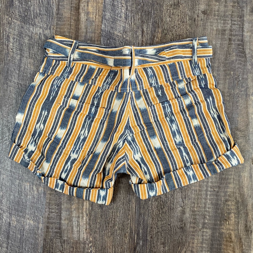 Patterned shorts - Picture 2 of 2